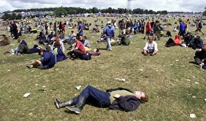 Images Dated 27th June 1999: Revellers lying on the grass at Glastonbury Festival 1999 A©Mirrorpix