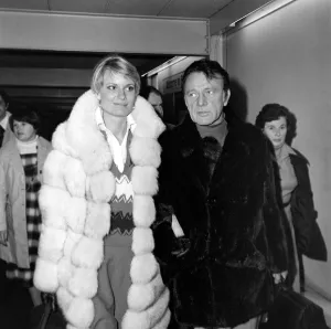 Richard Burton and his wife Susie at London Airport. December 1976 Richard Burton and his wife Susie at London Airport. December 1976