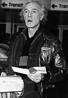 Images Dated 6th March 1983: Richard Harris Irish actor at Heathrow airport, March 1983