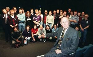 Images Dated 15th January 1998: Richard Wilson actor January 1998 with his Marathon team The Max supplement