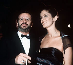Images Dated 2nd December 1982: Ringo starr and Barbara Bach at the british london film premiere of Gandhi Msi