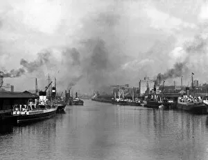 Photography And Film Gallery: River Clyde Glasgow 1947 boats barge barges steam boats smoke working river scene