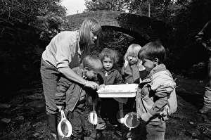Images Dated 1st July 1990: River finds - Marsden school children at work on a river project