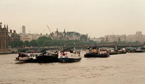 Images Dated 22nd September 1996: River Thames - Barges - River Buses