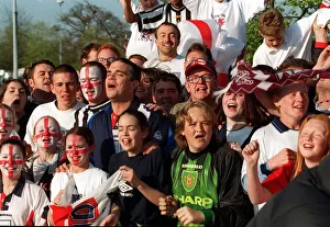 Robbie Williams and Chris Evans join the fans May 1998 for the recording of Robbie Williams and Chris Evans join the fans May 1998 for the recording of