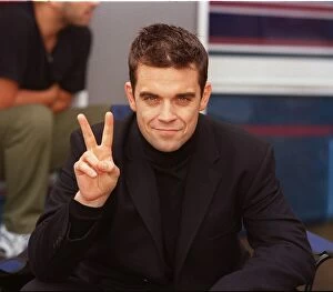 Images Dated 30th September 1999: Robbie Williams relaxes on the set of his lastest video being shot in the grounds of