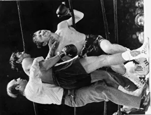 Robert Duran versus Ken Buchanan New York June 1972 Ken receives blow from Roberto Robert Duran versus Ken Buchanan New York June 1972 Ken receives blow from Roberto