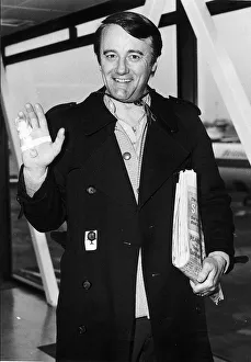 Robert Vaughn actor at airport - March 1976 Dbase MSi Robert Vaughn actor at airport - March 1976 Dbase MSi