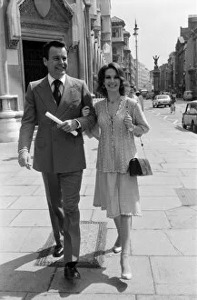 Images Dated 22nd June 1976: Robert Wagner and Natalie Wood photographed in London, the couple have a libel case
