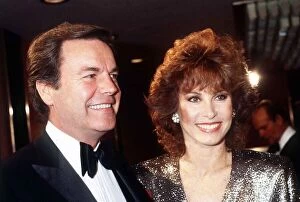 Images Dated 21st March 1983: Robert Wagner and Stephanie Powers at the Royal Film Performance March 1983