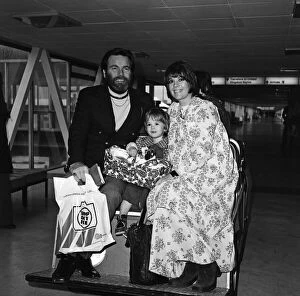 Images Dated 10th February 1974: Robert Wagner and wife Natalie Wood and their 3-and-a half year old daughter Natasha