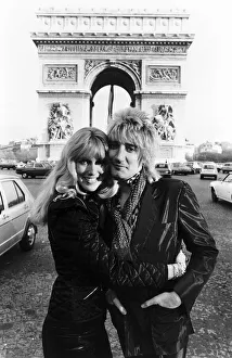 00054 Gallery: Rod Stewart Rock Singer Songwriter in Paris with his girlfriend Alana Hamilton