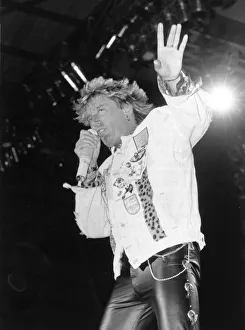 00162 Gallery: Rod Stewart on stage in his Forties in 1986
