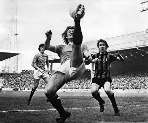 Rodney Marsh in action for Fulham. February 1976 P011300 Rodney Marsh in action for Fulham. February 1976 P011300