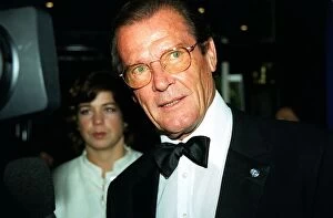 Images Dated 14th July 1998: Roger Moore Actor July 98 Arriving for the premiere of Doctor Doolittle at