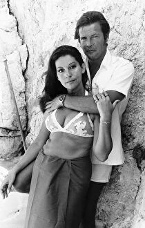 Roger Moore Actorbehind his wife Luisa Mattiolli - June 1972 Dbase MSI