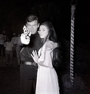 Images Dated 8th February 1973: Roger Moore and Jane Seymour on the set of Live and let Die at Pinewood film studios 1973