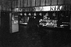 Images Dated 5th March 1971: The Rolling Stones leaving a Newcastle Hotel 5th March 1971 after performing at the City