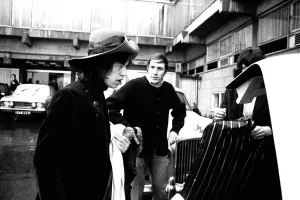 Images Dated 5th March 1971: The Rolling Stones leaving a Newcastle Hotel 5th March 1971 after performing at the City