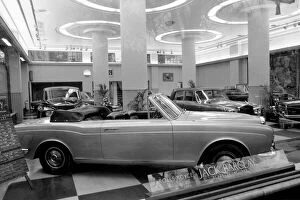 Images Dated 27th January 1975: Rolls-Royce: West End Car Show Room. January 1975 75-00501