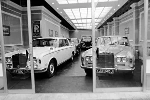 Images Dated 27th January 1975: Rolls-Royce: West End Car Show Room. January 1975 75-00501-002