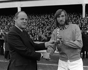 Award Ceremonies Gallery: Ron Greenwood presents Billy Bonds with his player award before the West Ham v Chelsea