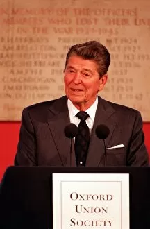Images Dated 5th December 1992: RONALD REAGAN AT OXFORD UNIVERSITY 05 / 12 / 1992