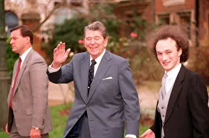 Images Dated 5th December 1992: RONALD REAGAN AT OXFORD UNIVERSITY - 05 / 12 / 1992