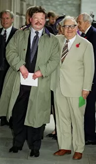 Images Dated 2nd November 1999: Ronnie Barker and Simon Weston arrive November 1999 at the Mansion house lunch hosted by