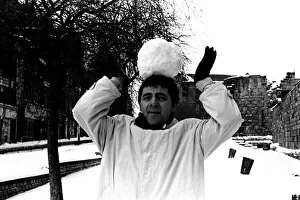 Images Dated 14th January 1987: Rowan Atkinson during a flying a visit to Newcastle - having fun in the snow 14 / 01 / 87