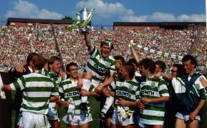 Jon Scan Gallery: Roy Aitken is held up by team-mates May 1989 sdrscottishcupfinal