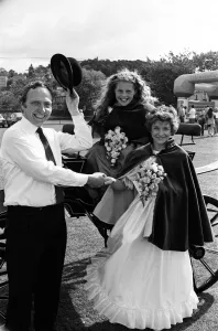 Images Dated 8th September 1990: Royal couple - Catherine Hey and Lindsay Thewlis received their crowns at Kirkwood