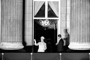 Images Dated 7th June 1977: The Royal Party on the balcony at Buckingham Palace for the Silver Jubilee celebrations