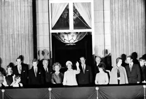 Images Dated 7th June 1977: The Royal Party on the balcony at Buckingham Palace for the Silver Jubilee celebrations