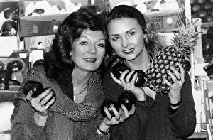 Images Dated 11th January 1993: Rula Lenska Actress with Joanna Kanska will be opening the New Covent Garden Market