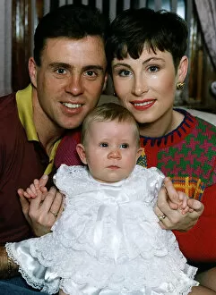 Images Dated 11th November 1992: Runner Tom McKean at home with his wife Yvonne and baby daughter Rachel athletics