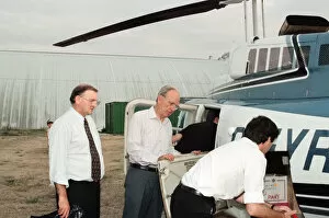 Images Dated 6th August 1994: Rupert Murdoch getting in to a helicopter. 6th August 1994