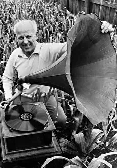 Images Dated 1st October 1981: Bill Rutherford miner plays Cole Porter to his prize winning leeks