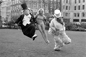 Images Dated 15th April 1975: Samantha Stevens with wombles. April 1975