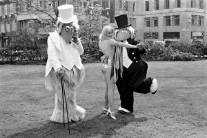 Images Dated 15th April 1975: Samantha Stevens with wombles. April 1975