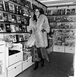 Images Dated 7th February 1970: Sandie Shaw at Heathrow airport, she is off to Brussels to appear in Cabaret