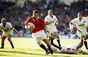 Images Dated 11th April 1999: Scott Gibbs scoring the famous try against England at Wembley