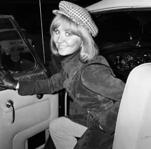 Scottish singer Lulu pictured at Heathrow Airport. 16th January 1970 Scottish singer Lulu pictured at Heathrow Airport. 16th January 1970