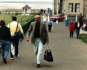 Images Dated 20th September 1990: Sean Connery walking up street