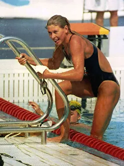Images Dated 27th July 1992: Sharron Davies TV Presenter / Swimmer leaves the pool after finishing 7th in the woman'