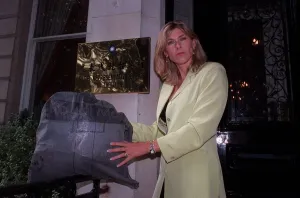 Sharron Davies TV PresenterSeptember 98 Outside the Taipei Representative office in Sharron Davies TV PresenterSeptember 98 Outside the Taipei Representative office in
