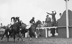 Grand National Gallery: Shaun Golin passes the finishing post to wing the 1930 Grand National. 29th March 1930