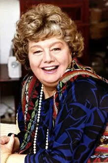 Images Dated 29th September 1989: Shelly Winters American Actress authoress photo in her new york apartment - September