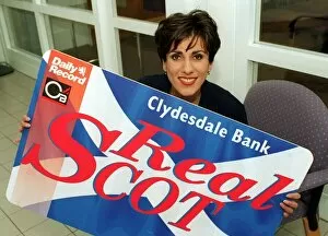 Images Dated 28th April 1996: Shereen Nanjiani with Real Scot Card A©mirrorpix