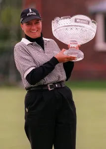 Sherrie Steinhauer American woman golfer Aug 1998 Holding the Weetabix British Sherrie Steinhauer American woman golfer Aug 1998 Holding the Weetabix British